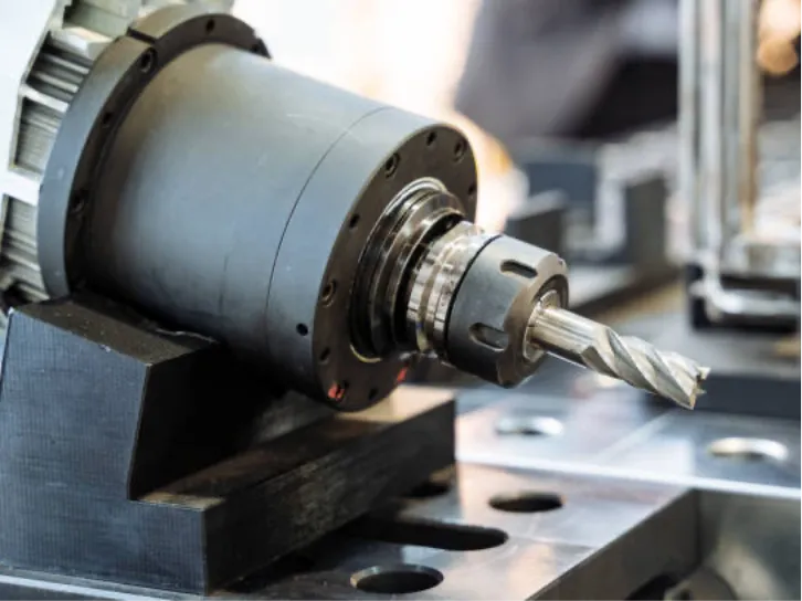 金属加工工程で使用されるマシニングセンタの切削スピンドル